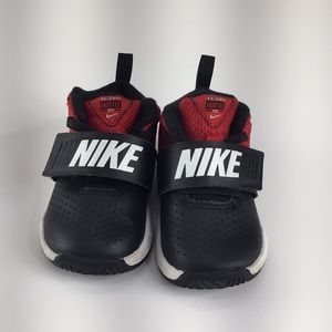 Toddler Black Nike Velcro Sneaker